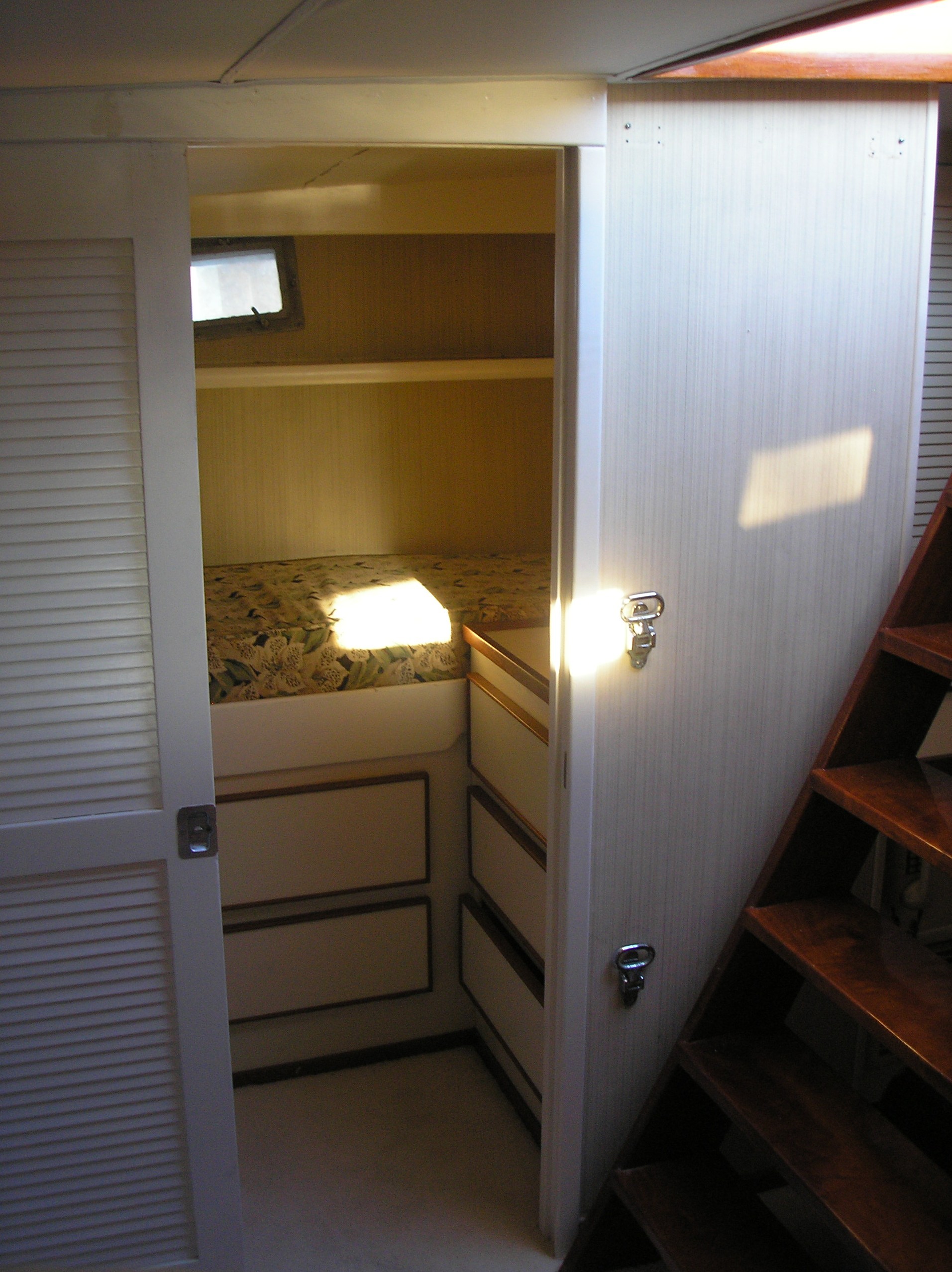 Forward Starboard Guest Quarters